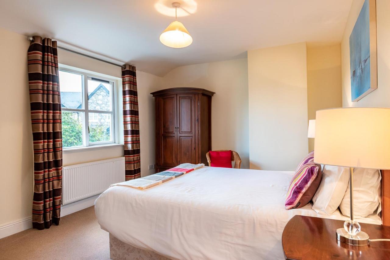 Foleys Ardmullen Townhouses เคนแมร์ ภายนอก รูปภาพ